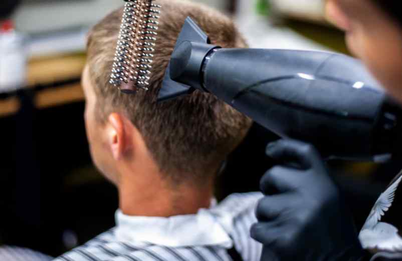 Coupe pour cheveux épais et généreusement homme : les styles qui domptent votre crinière