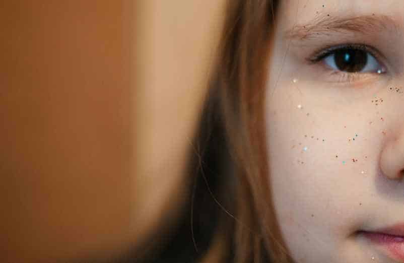 Quelle est l'origine des points noirs sur le nez de votre enfant ?-Kiné-Service Quelle est l'origine des points noirs sur le nez de votre enfant ?-Kiné-Service
