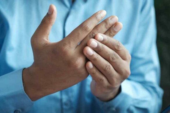 Fourmillements dans les mains la nuit : remède de grand-mère et solutions-Kiné-Service