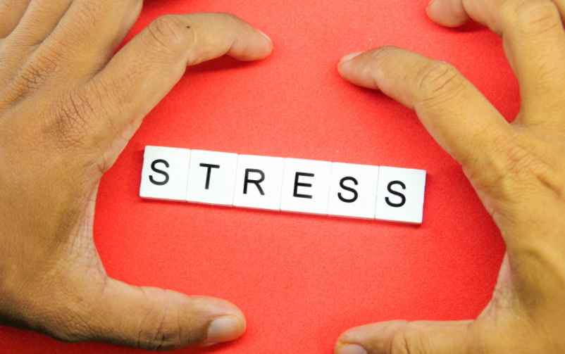 Pourquoi le corps tremble-t-il en situation de stress ?-Kiné-Service Pourquoi le corps tremble-t-il en situation de stress ?-Kiné-Service