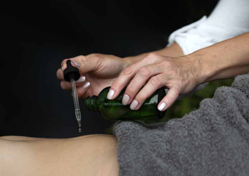 CBD et kinésithérapie : un duo gagnant contre les douleurs Kiné-Service
